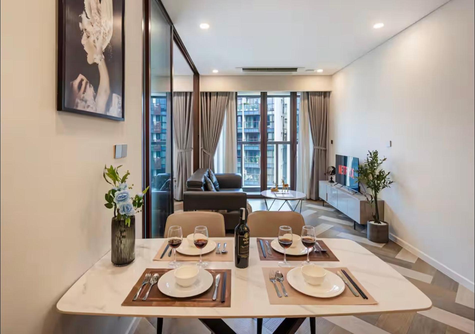 Metropole Hall River & Views Right In Heart Of The Apartment