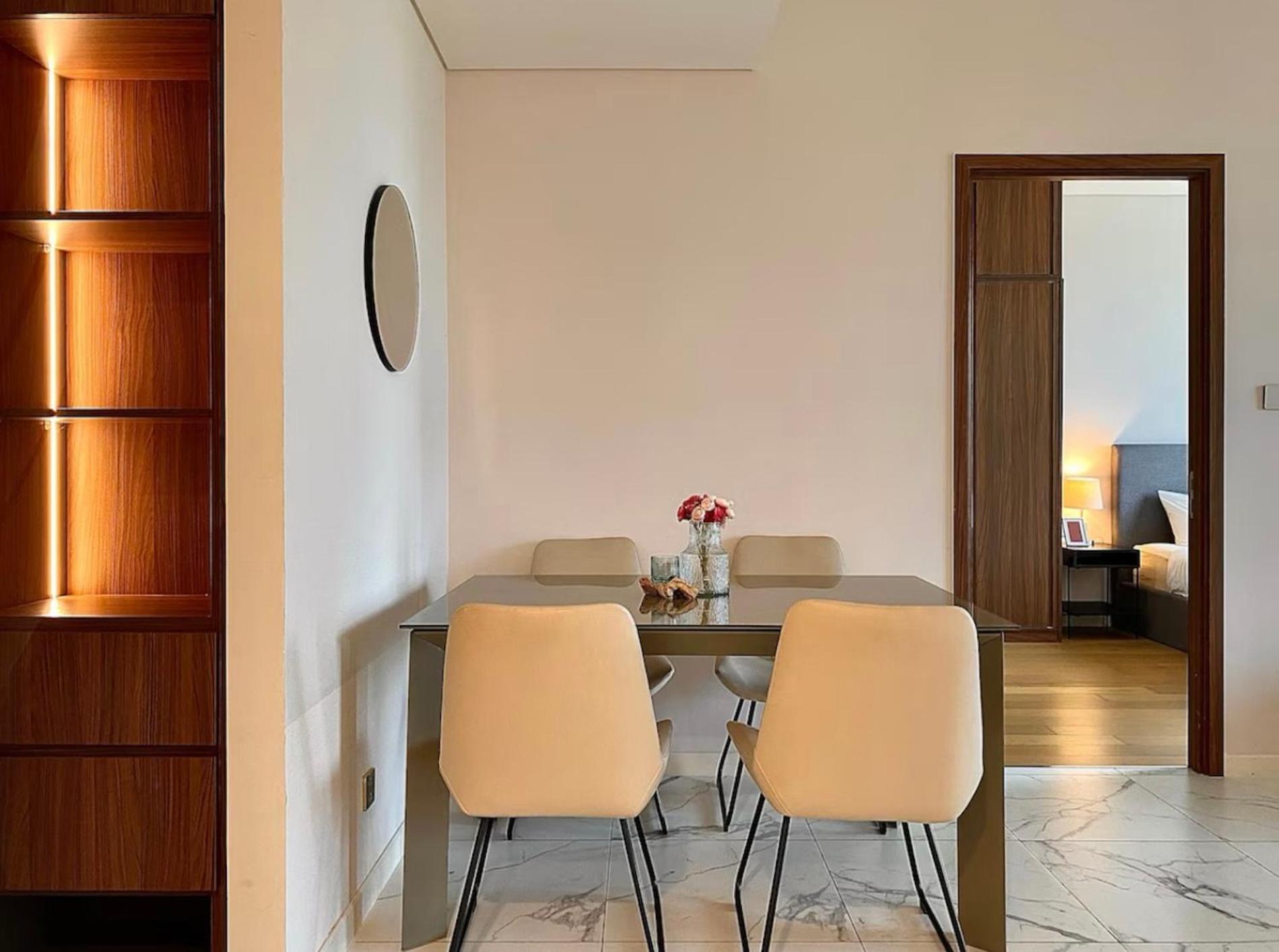 Apartment Metropole Hall River & Views Right In Heart Of The *