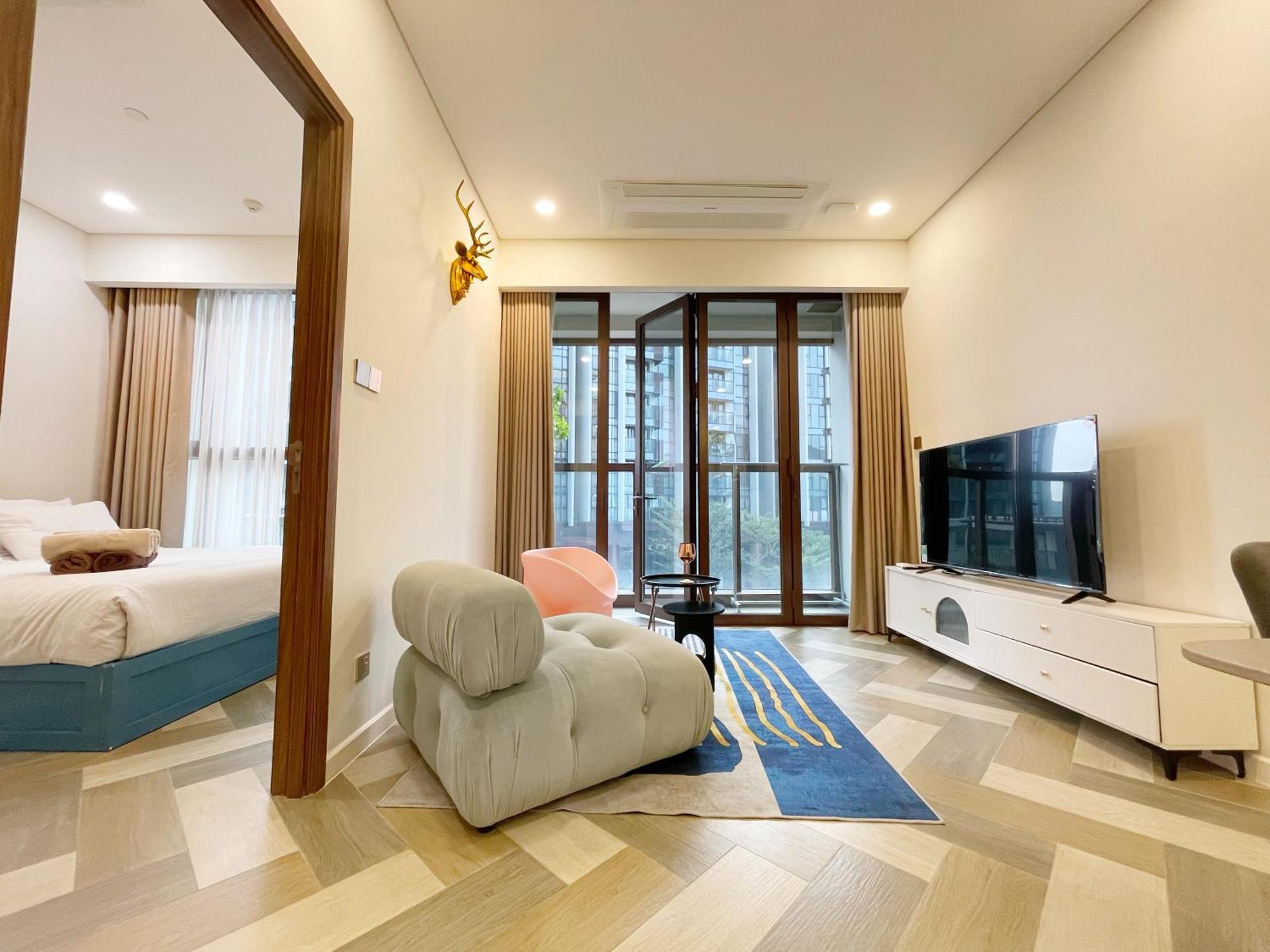 Metropole Hall River & Views Right In Heart Of The *