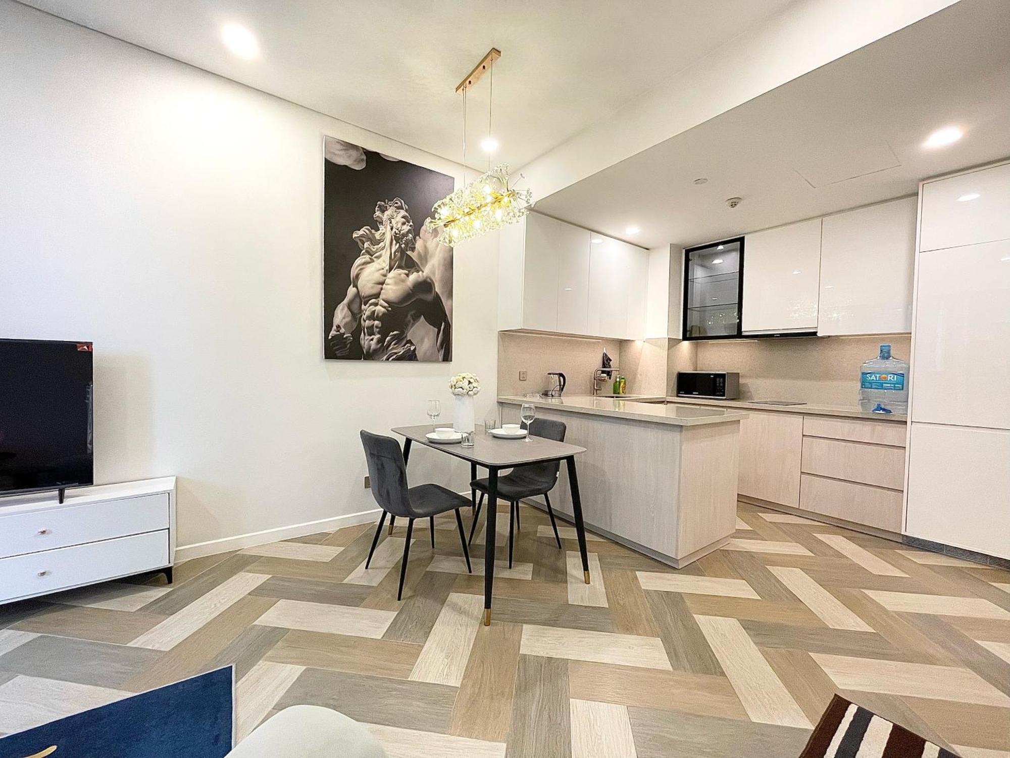 Metropole Hall River & Views Right In Heart Of The *
