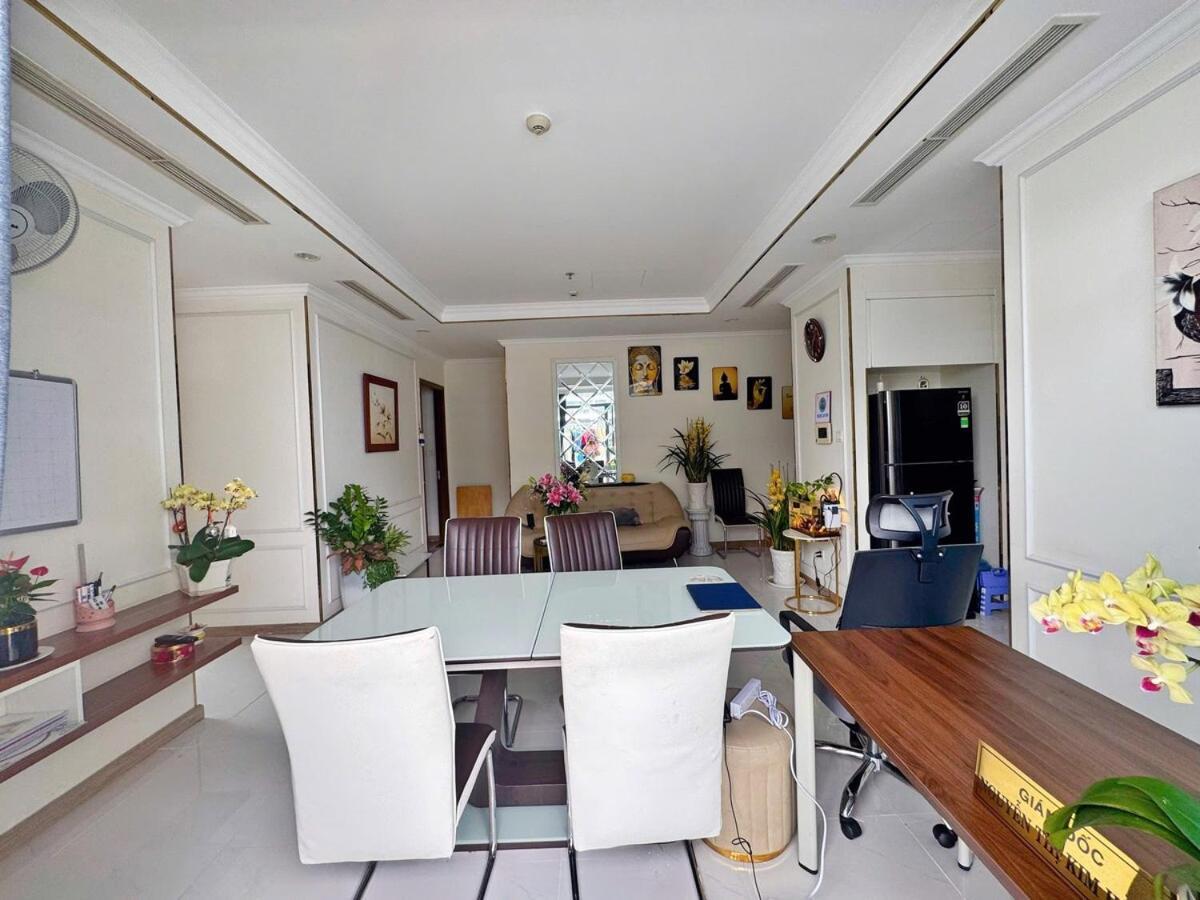 The Radisson Landmark - Vinhomes Park Apartment Ho Chi Minh City