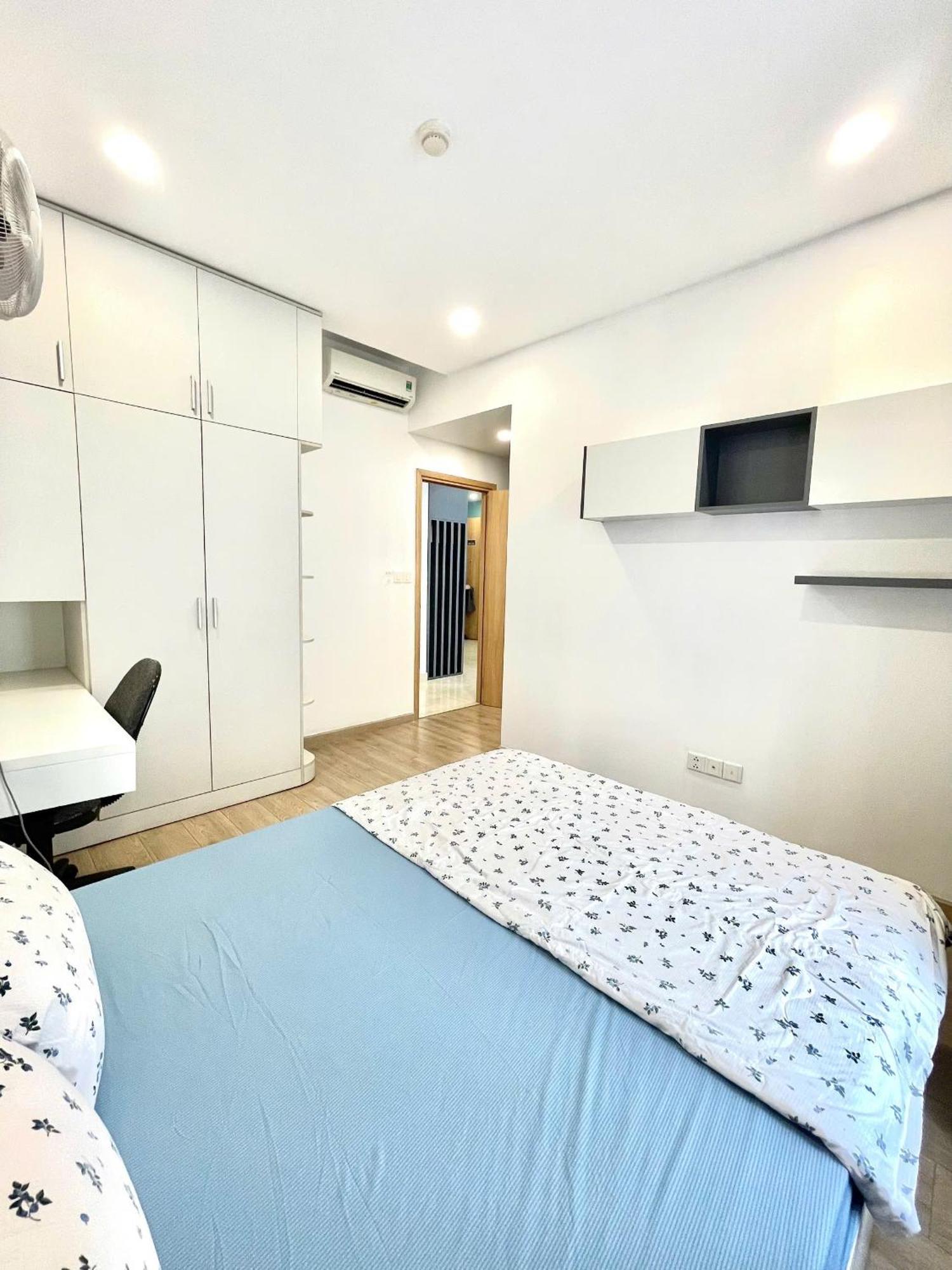 Nha Cua Truc - Emerald Celadon Apartment