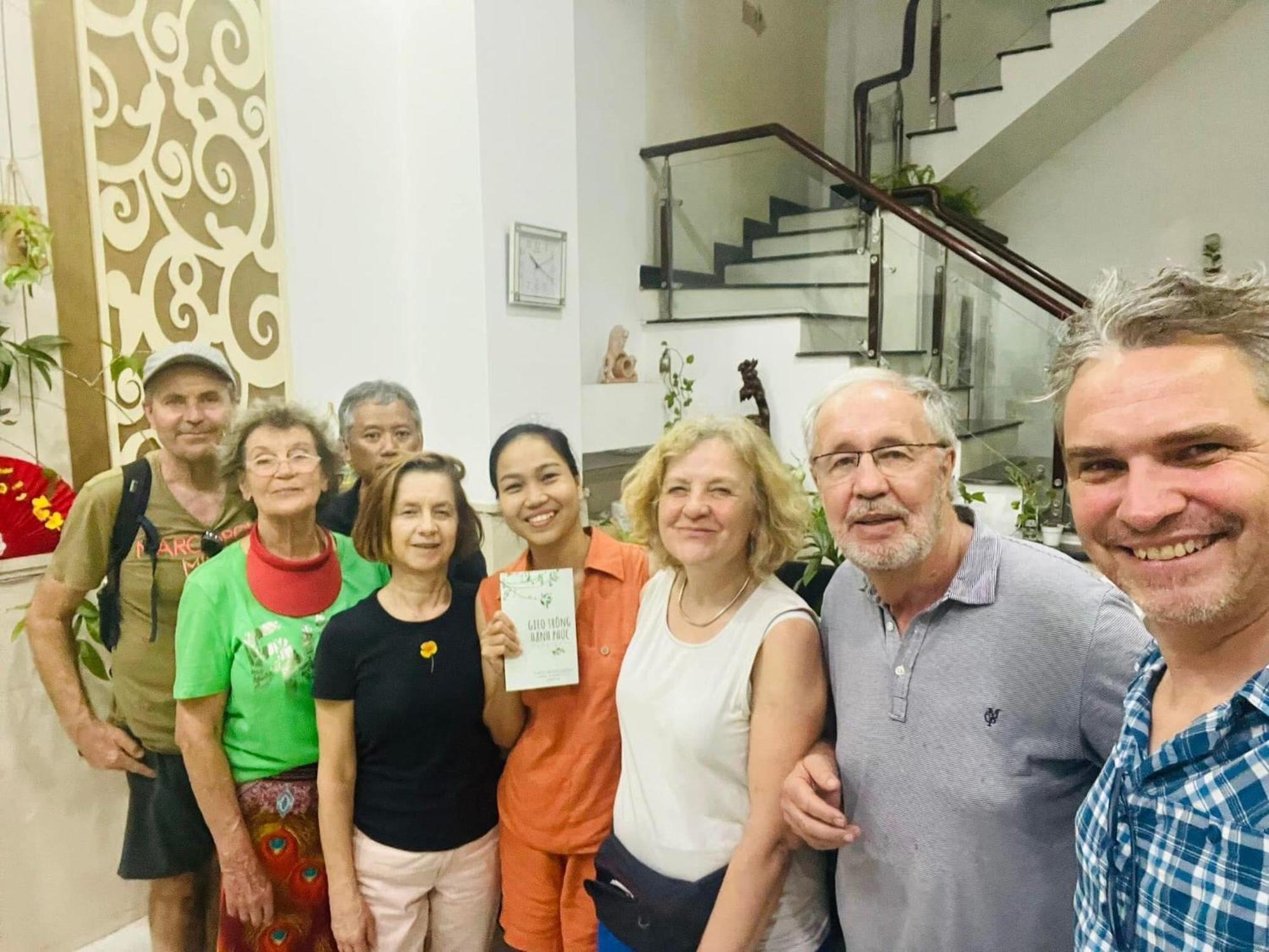 Hello Saigon Guest house 2*