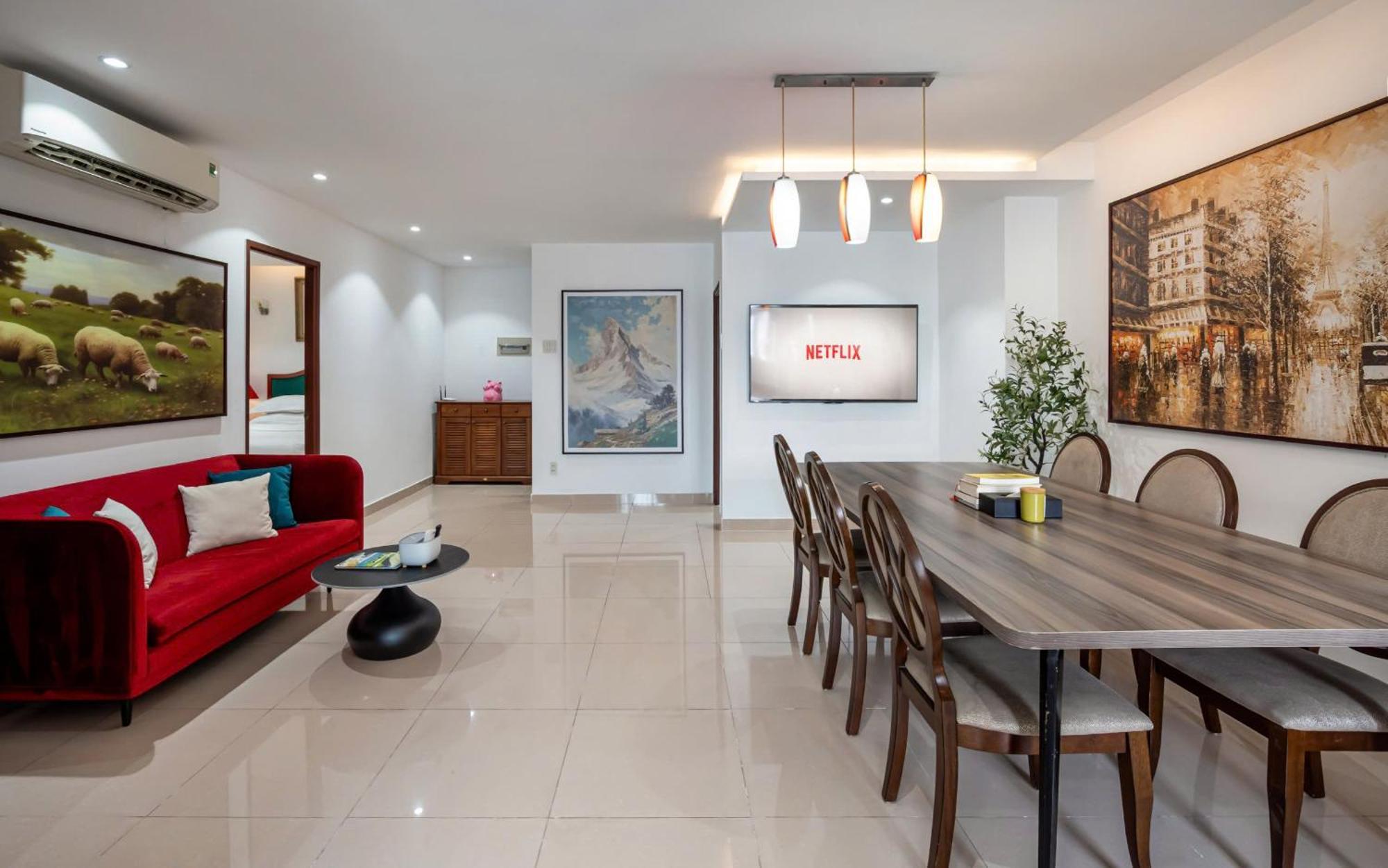 Otis - Balcony View - Steps From Bui Vien - International Plaza Building - District 1 *