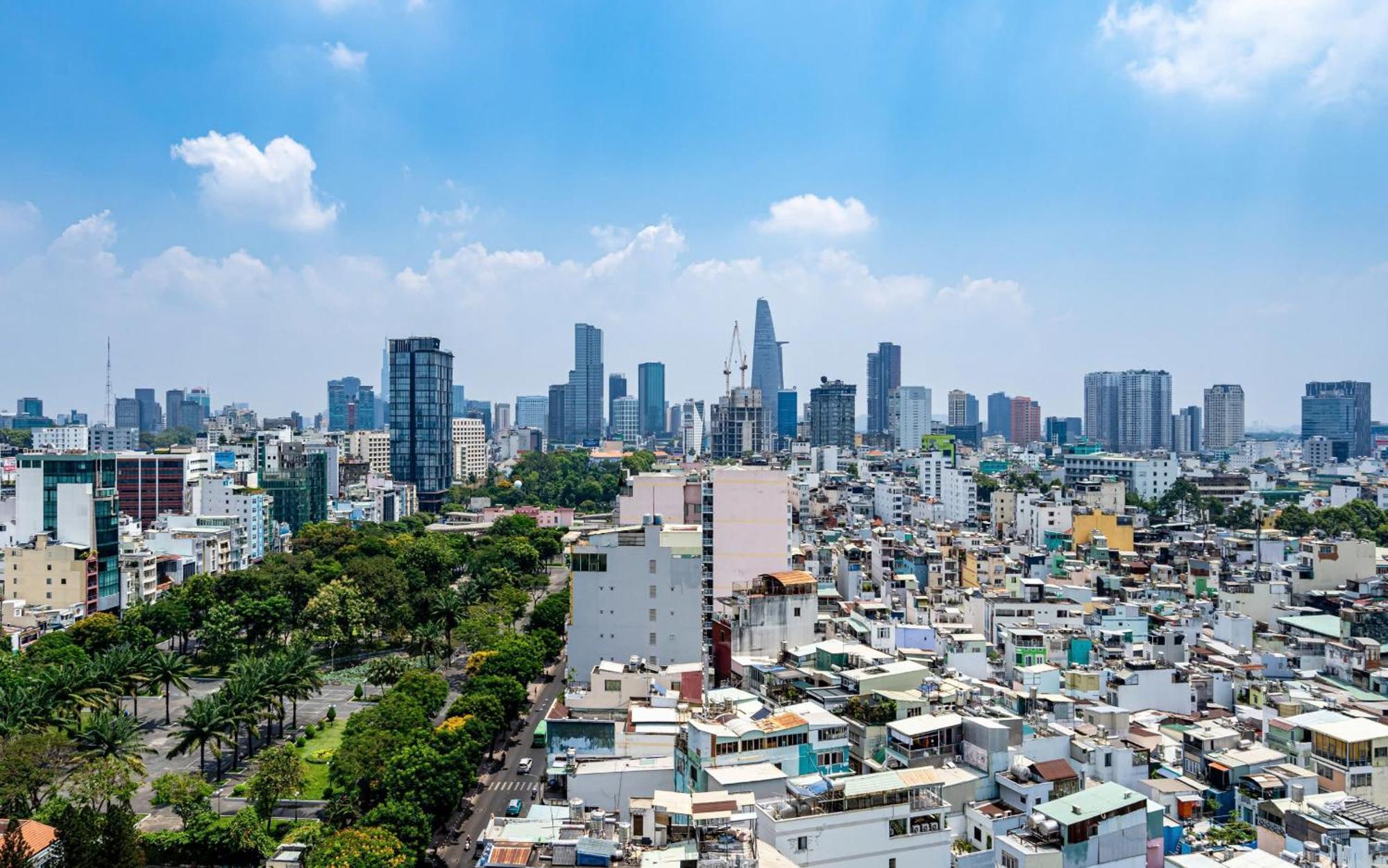Otis - Balcony View - Steps From Bui Vien - International Plaza Building - District 1 Ho Chi Minh City