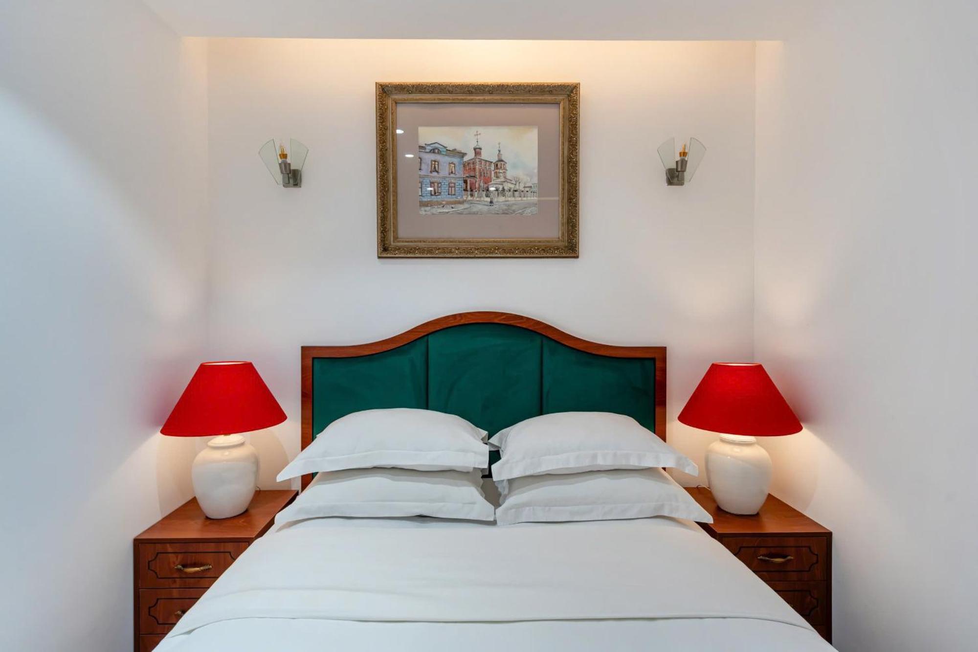 Otis - Balcony View - Steps From Bui Vien - International Plaza Building - District 1 * Ho Chi Minh City