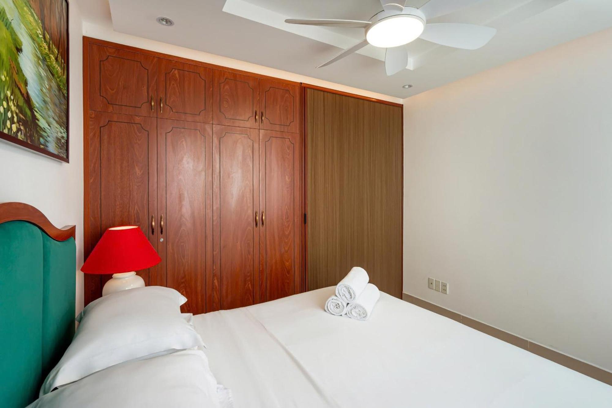 Otis - Balcony View - Steps From Bui Vien - International Plaza Building - District 1 Apartment *