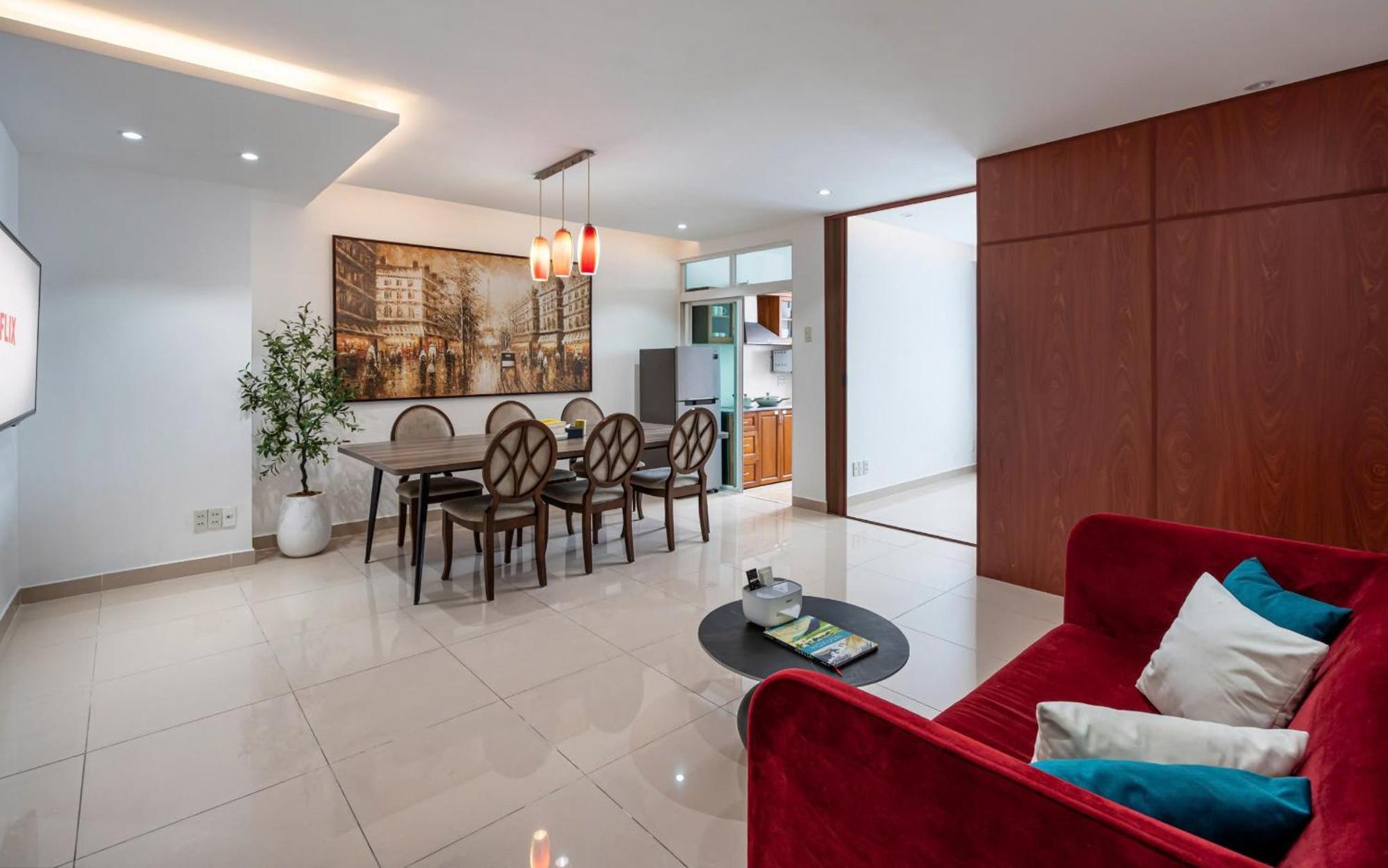 Apartment Otis - Balcony View - Steps From Bui Vien - International Plaza Building - District 1 *
