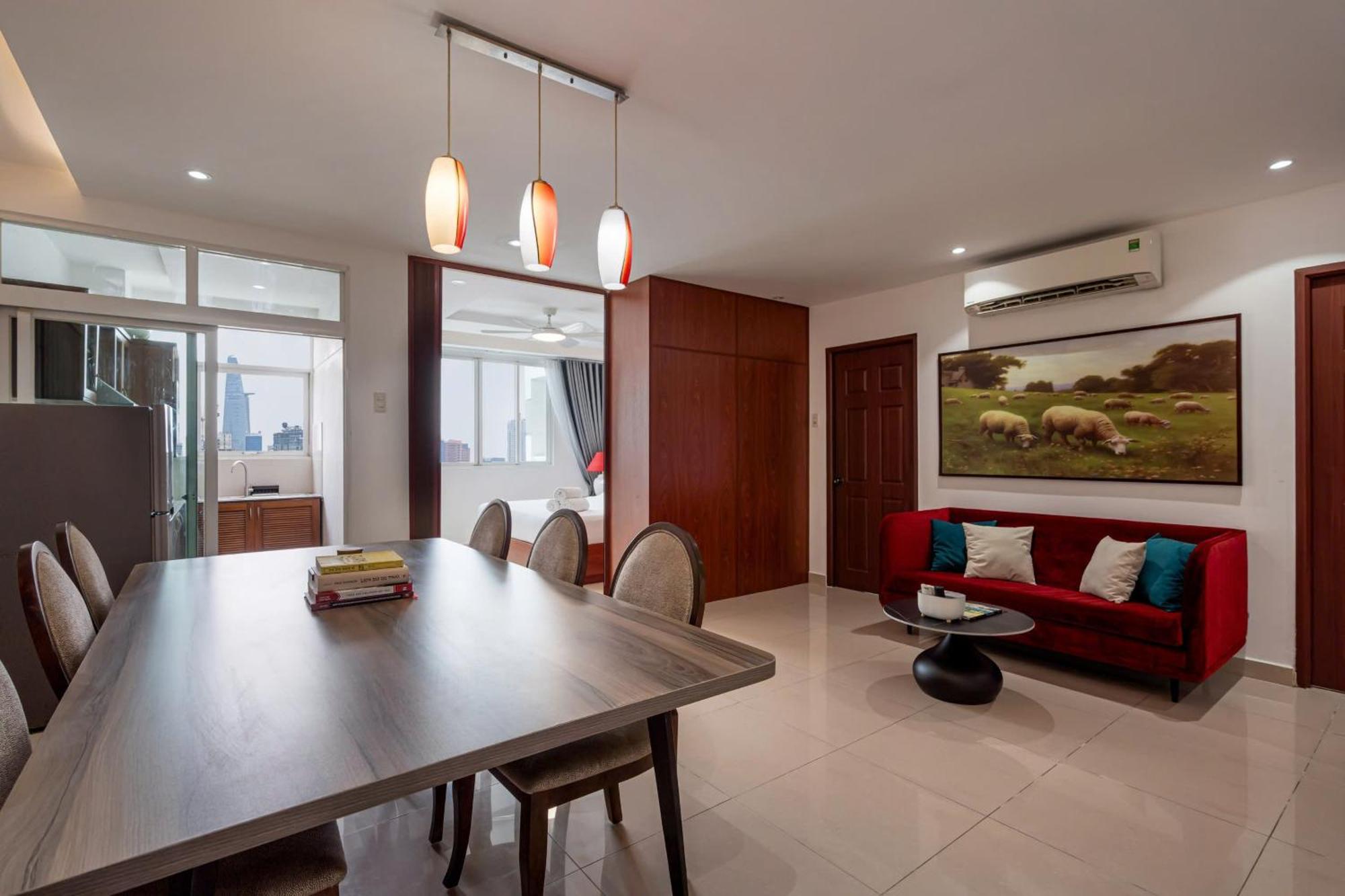 Apartment Otis - Balcony View - Steps From Bui Vien - International Plaza Building - District 1 *