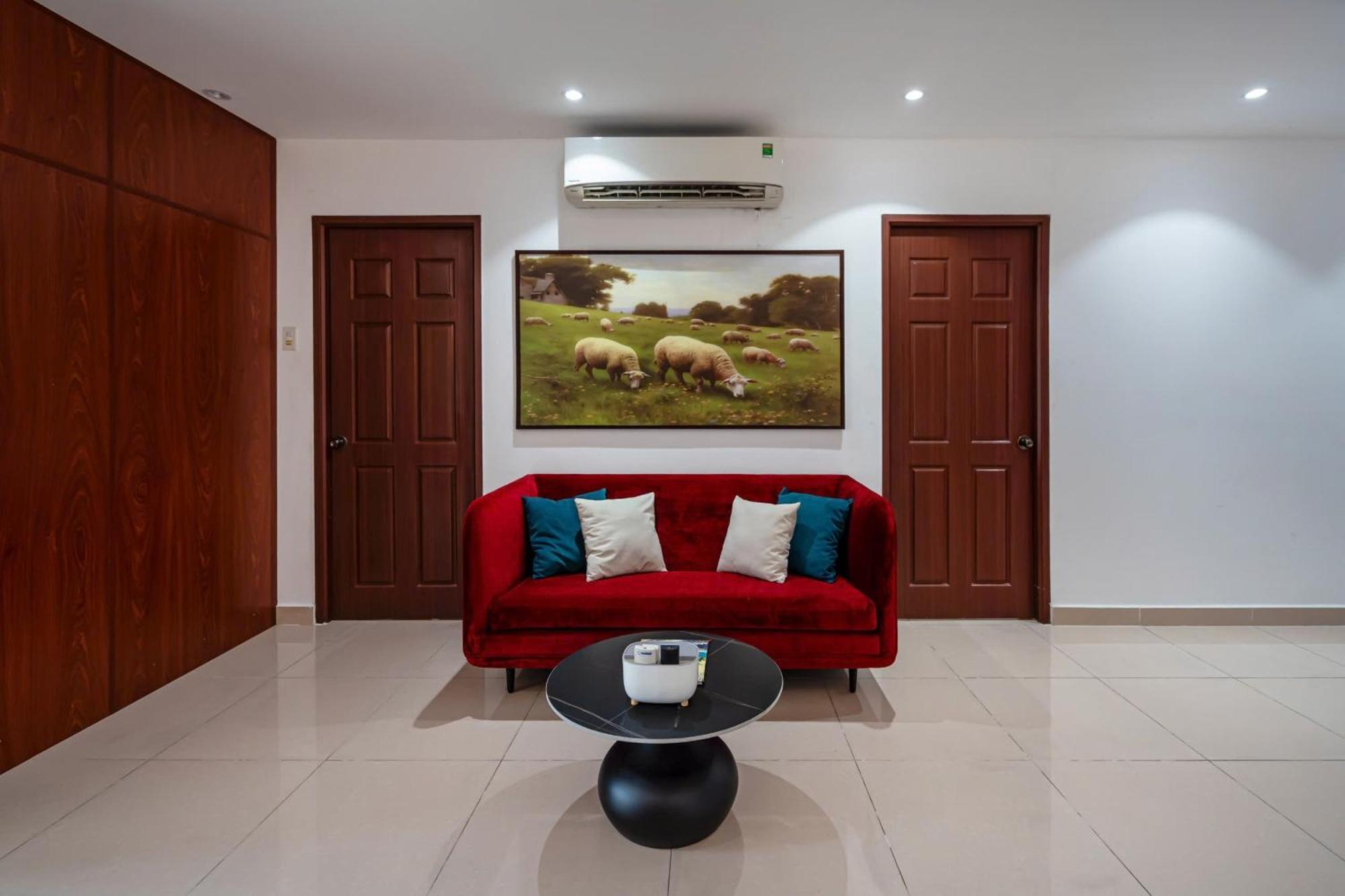 Otis - Balcony View - Steps From Bui Vien - International Plaza Building - District 1 *