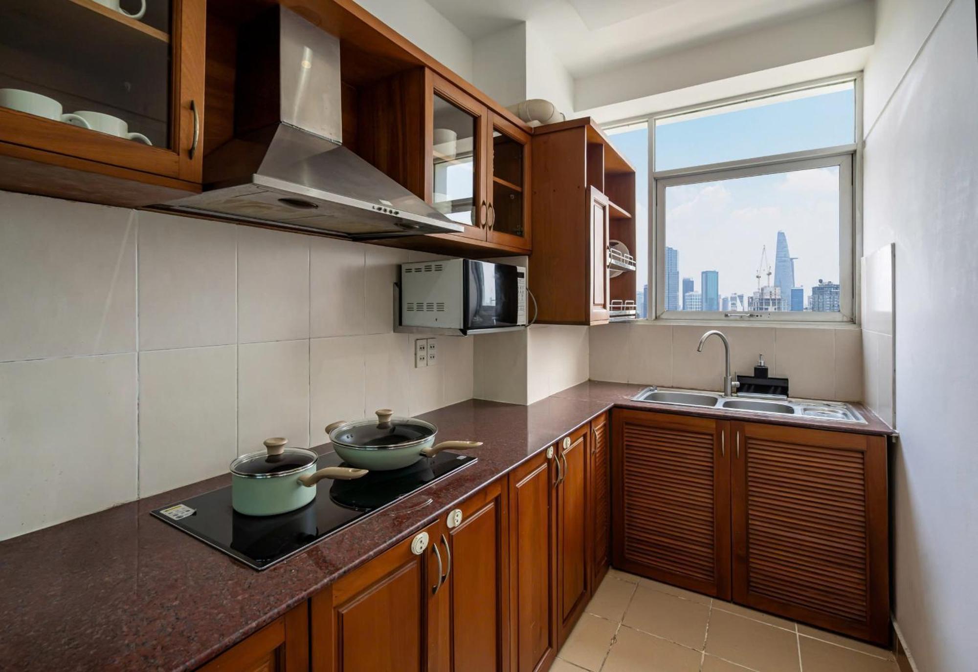 Apartment Otis - Balcony View - Steps From Bui Vien - International Plaza Building - District 1