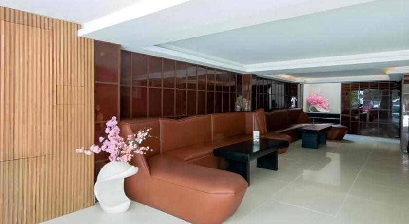 The White 8a Thai Lung Hotel
