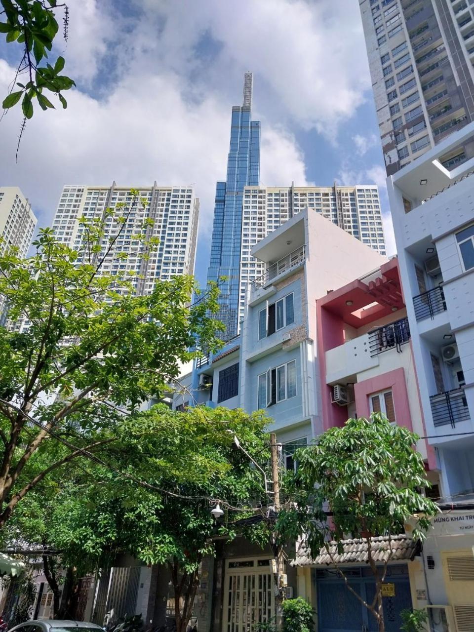 Feli 1 - Close To Landmark 81 *