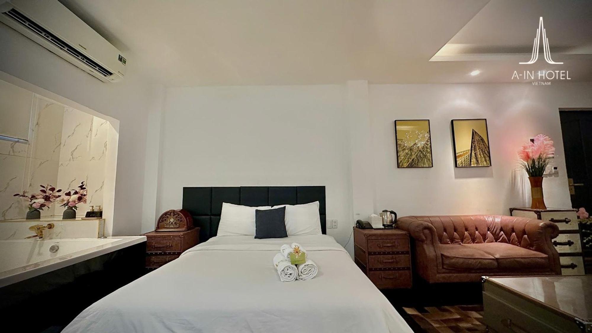 A In Glamour Hotel