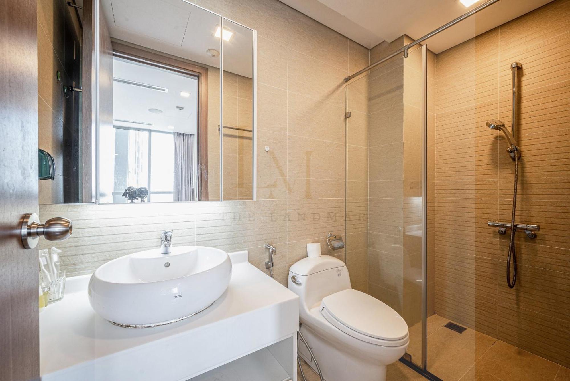 The Radisson Landmark - Vinhomes Park Apartment Ho Chi Minh City