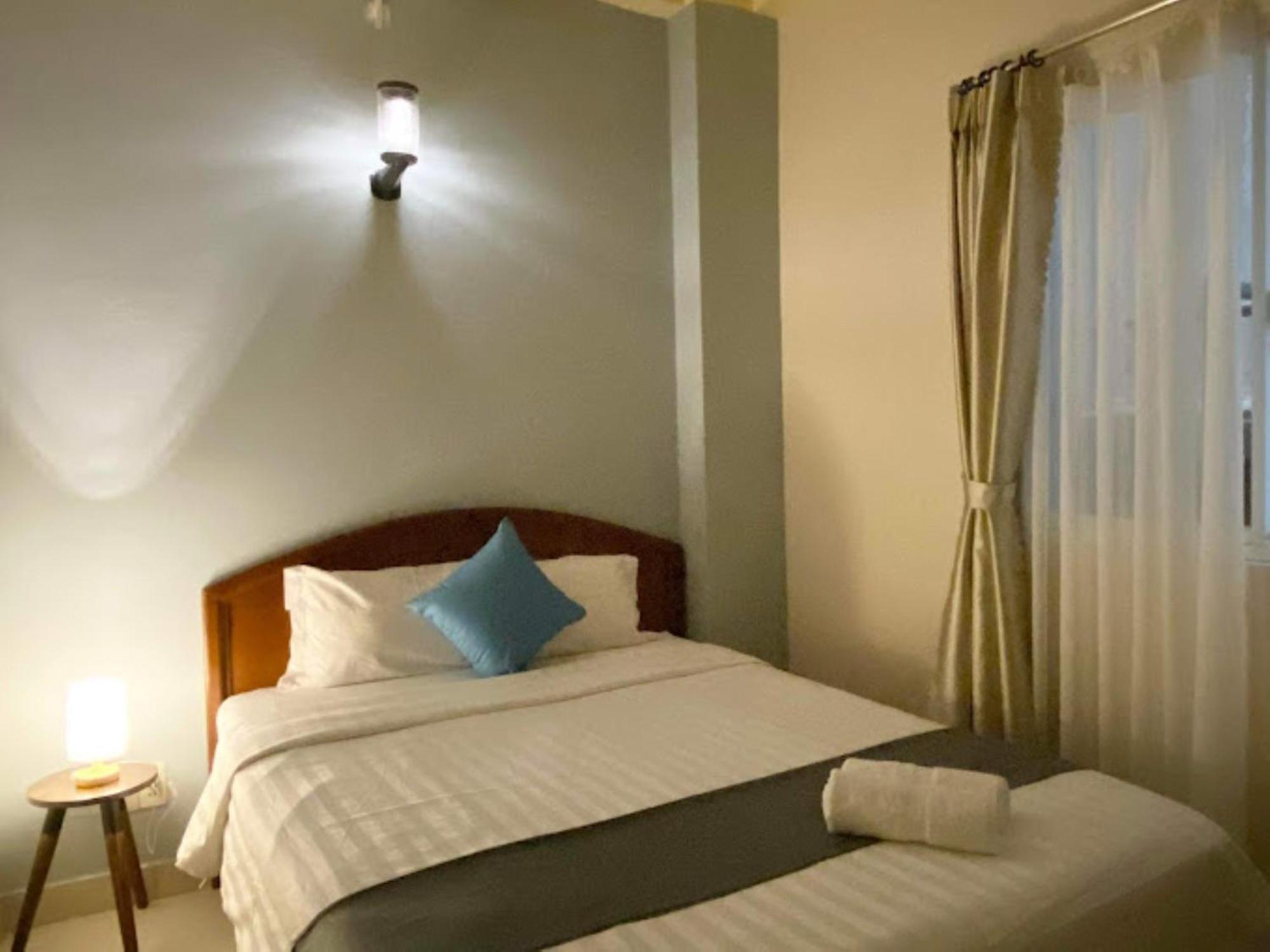 Acorn Hotel Hotel 2*