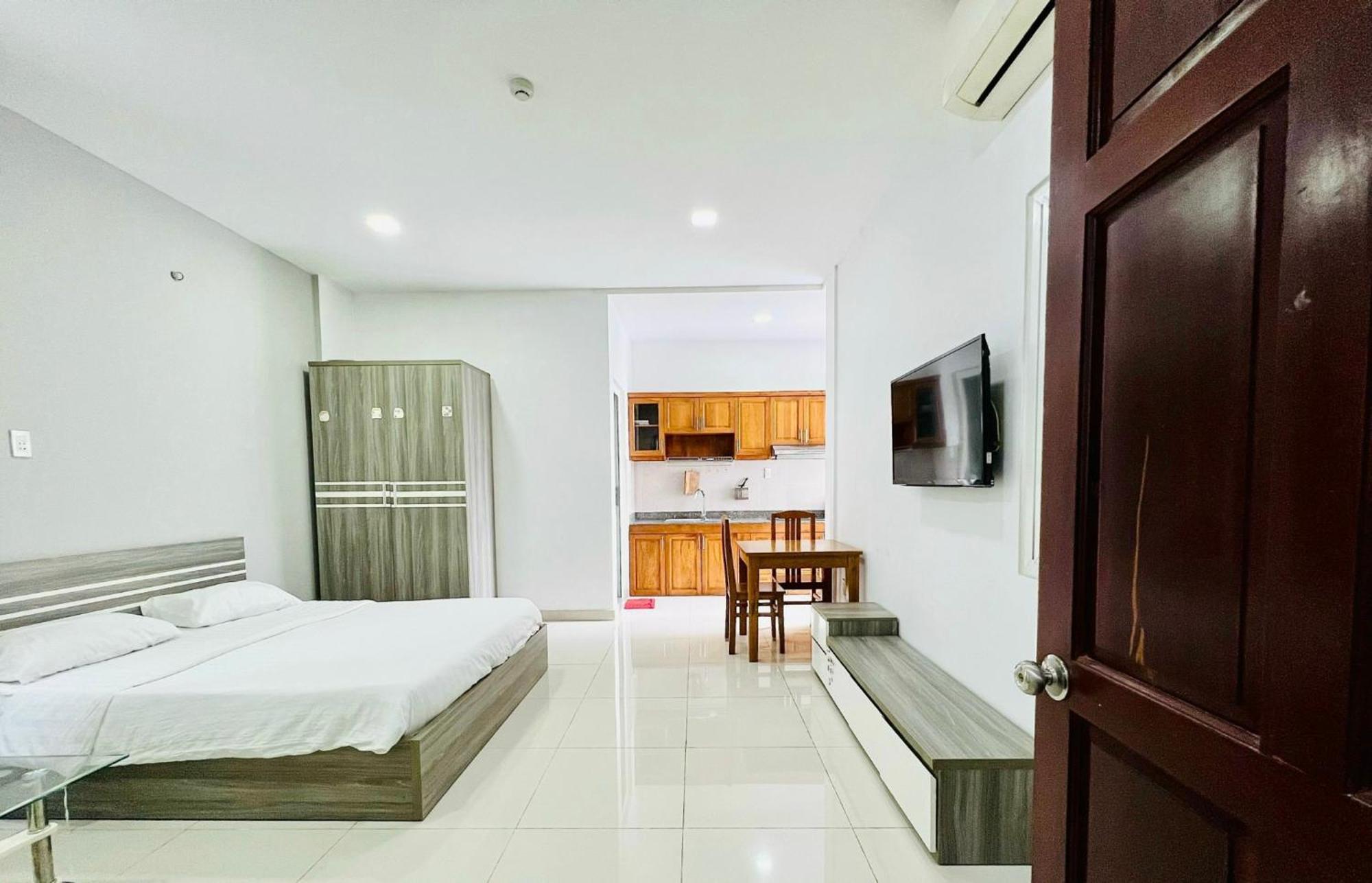 Emerald Apartment *
