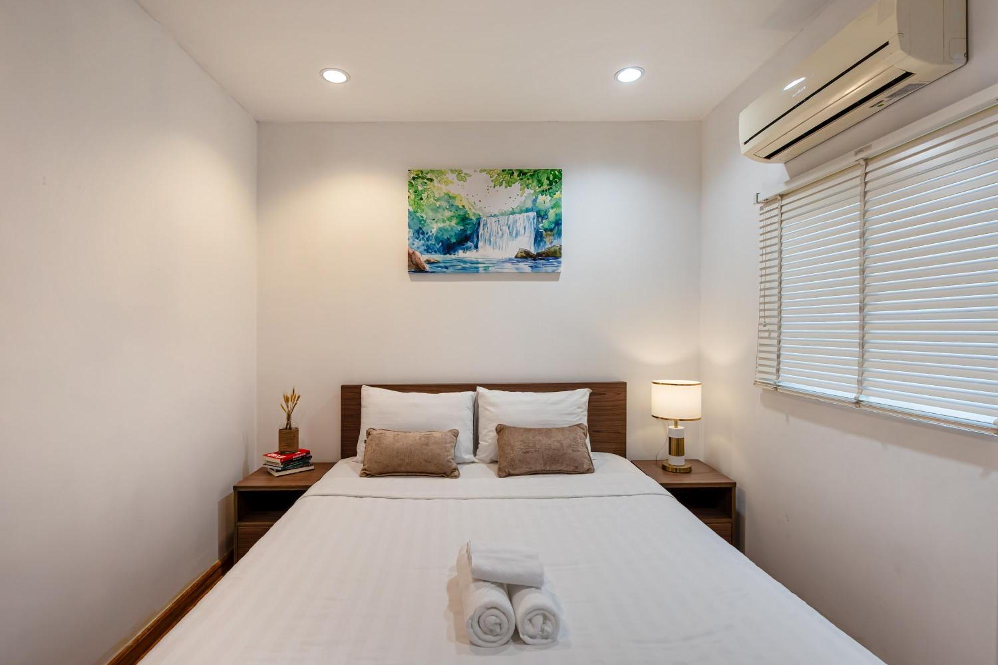 Otis - Balcony View - Steps From Bui Vien - International Plaza Building - District 1 Ho Chi Minh City
