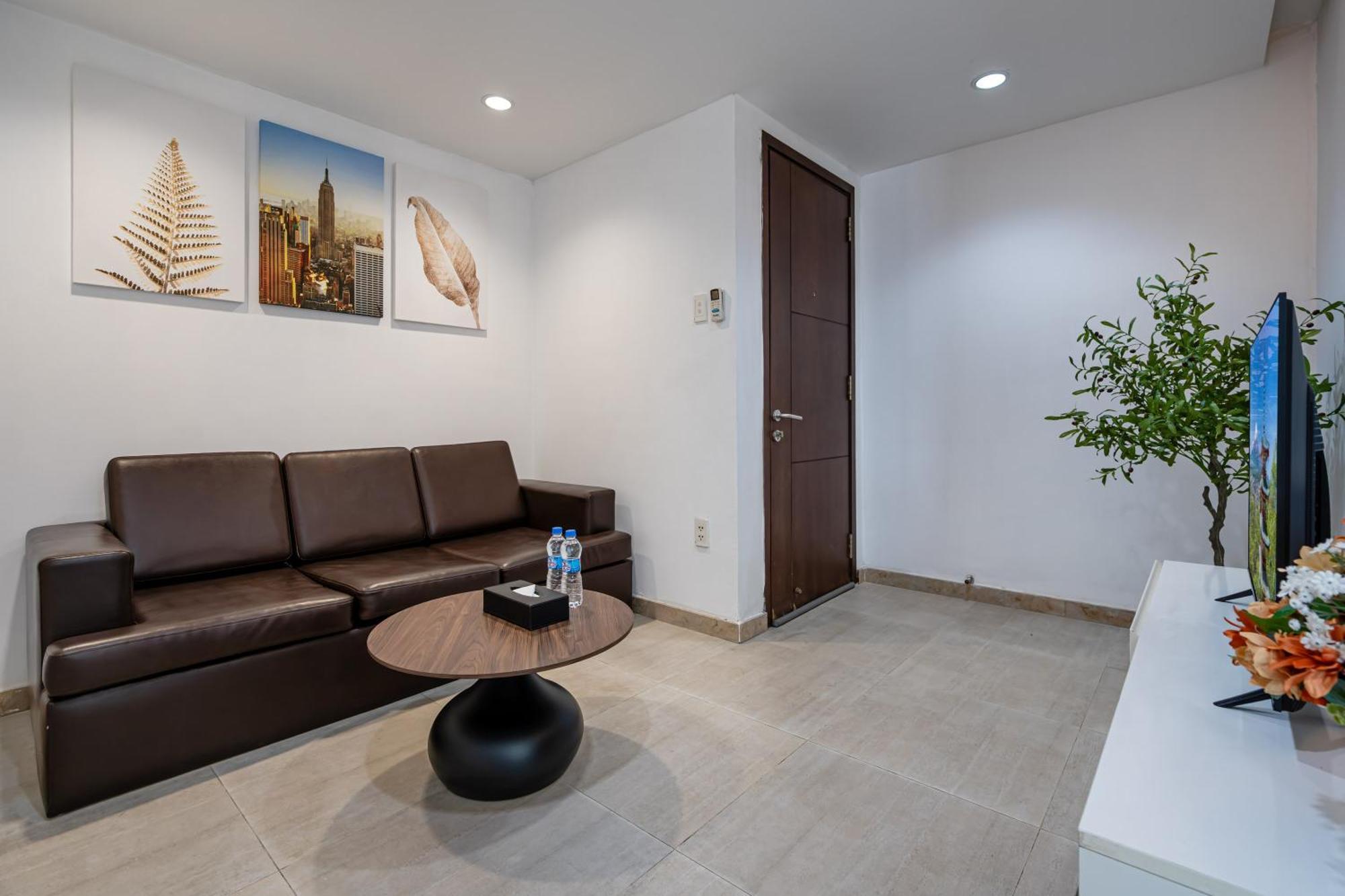 Apartment Otis - Balcony View - Steps From Bui Vien - International Plaza Building - District 1