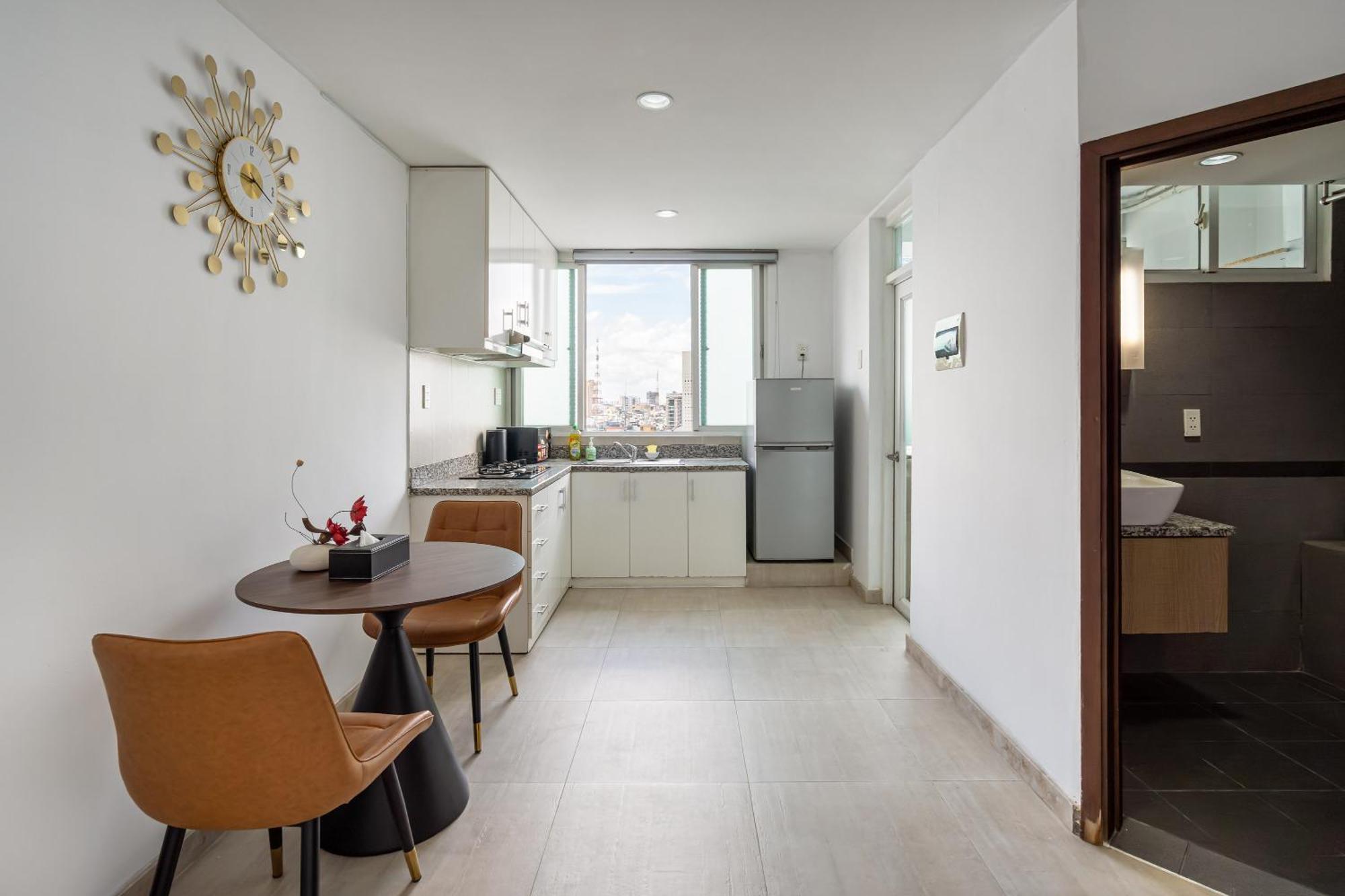 Otis - Balcony View - Steps From Bui Vien - International Plaza Building - District 1 Ho Chi Minh City
