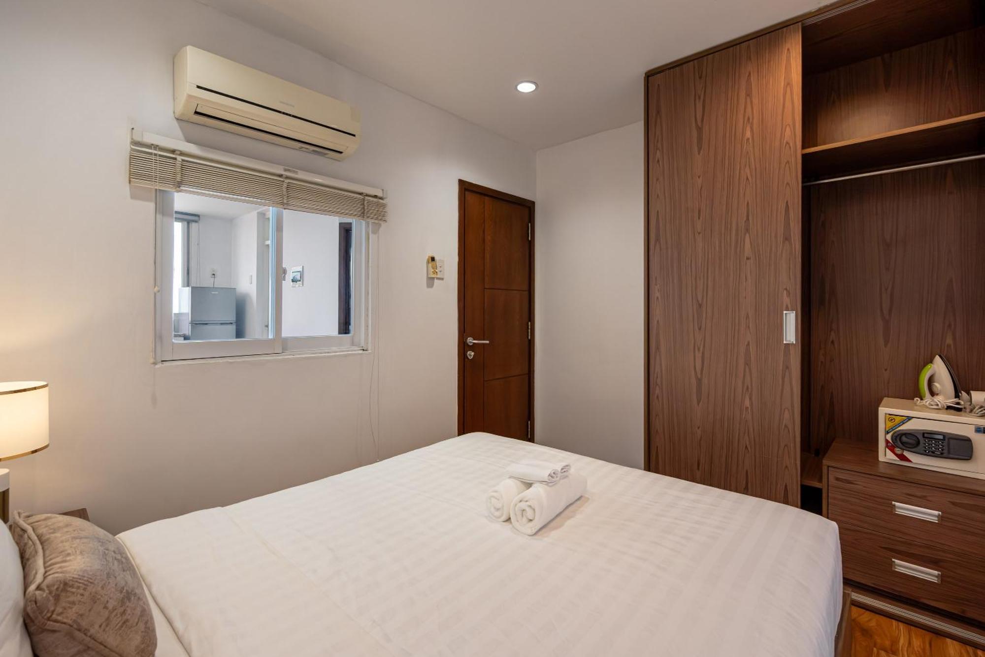 Otis - Balcony View - Steps From Bui Vien - International Plaza Building - District 1 * Ho Chi Minh City