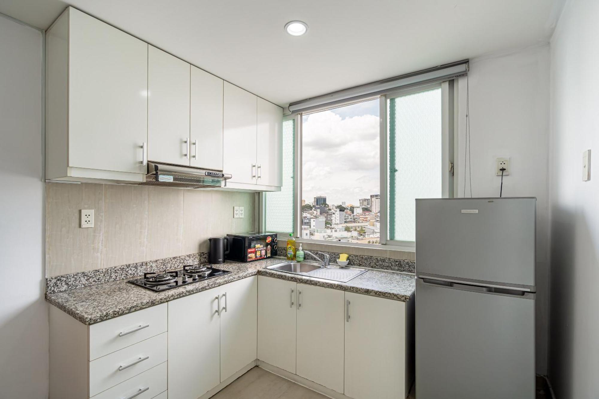 Otis - Balcony View - Steps From Bui Vien - International Plaza Building - District 1 * Ho Chi Minh City