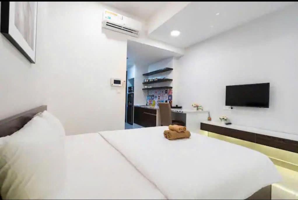 Rivergate, 1 Bedroom Center Apartment