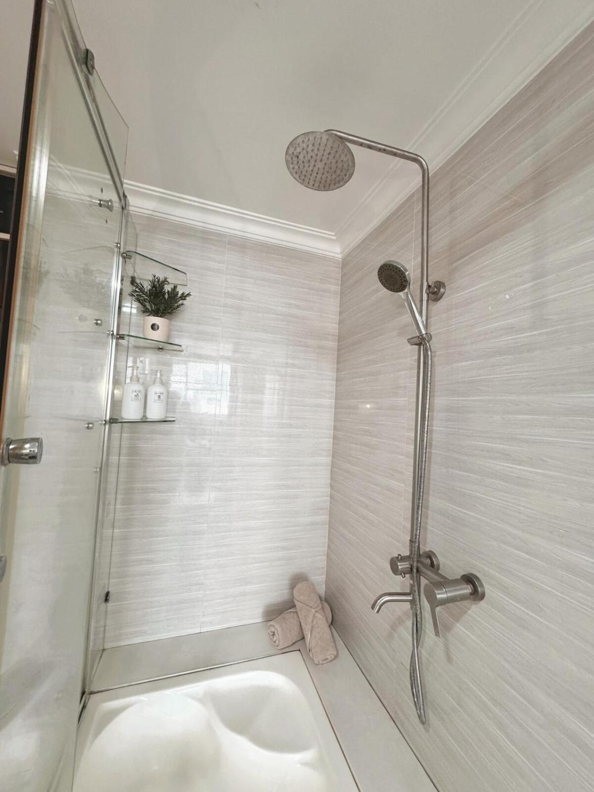 Apartment New - Spacious - Cozy 2brs - Hcmc Center Ho Chi Minh City