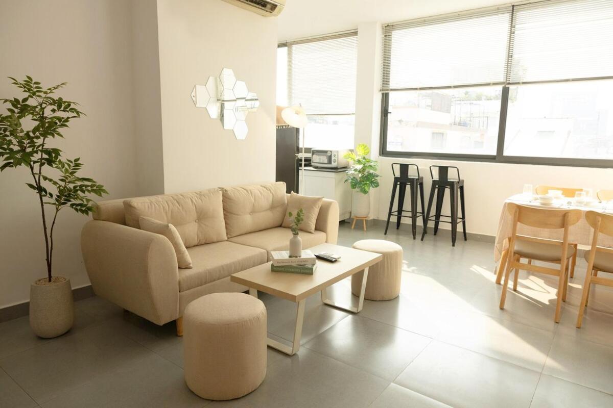 New - Spacious - Cozy 2brs - Hcmc Center Apartment