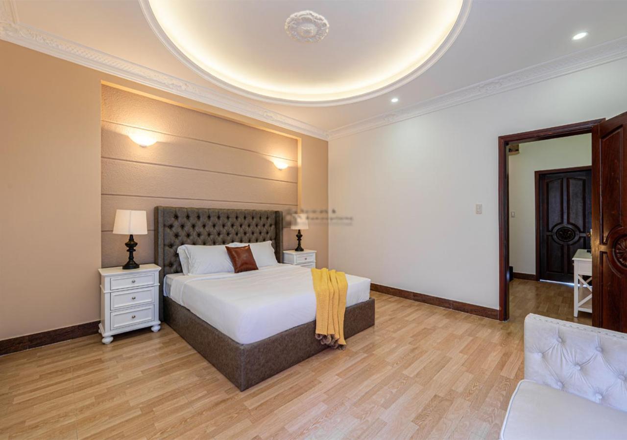 Luxury 4-bedroom With Private Pool & Billiards Table Ho Chi Minh City
