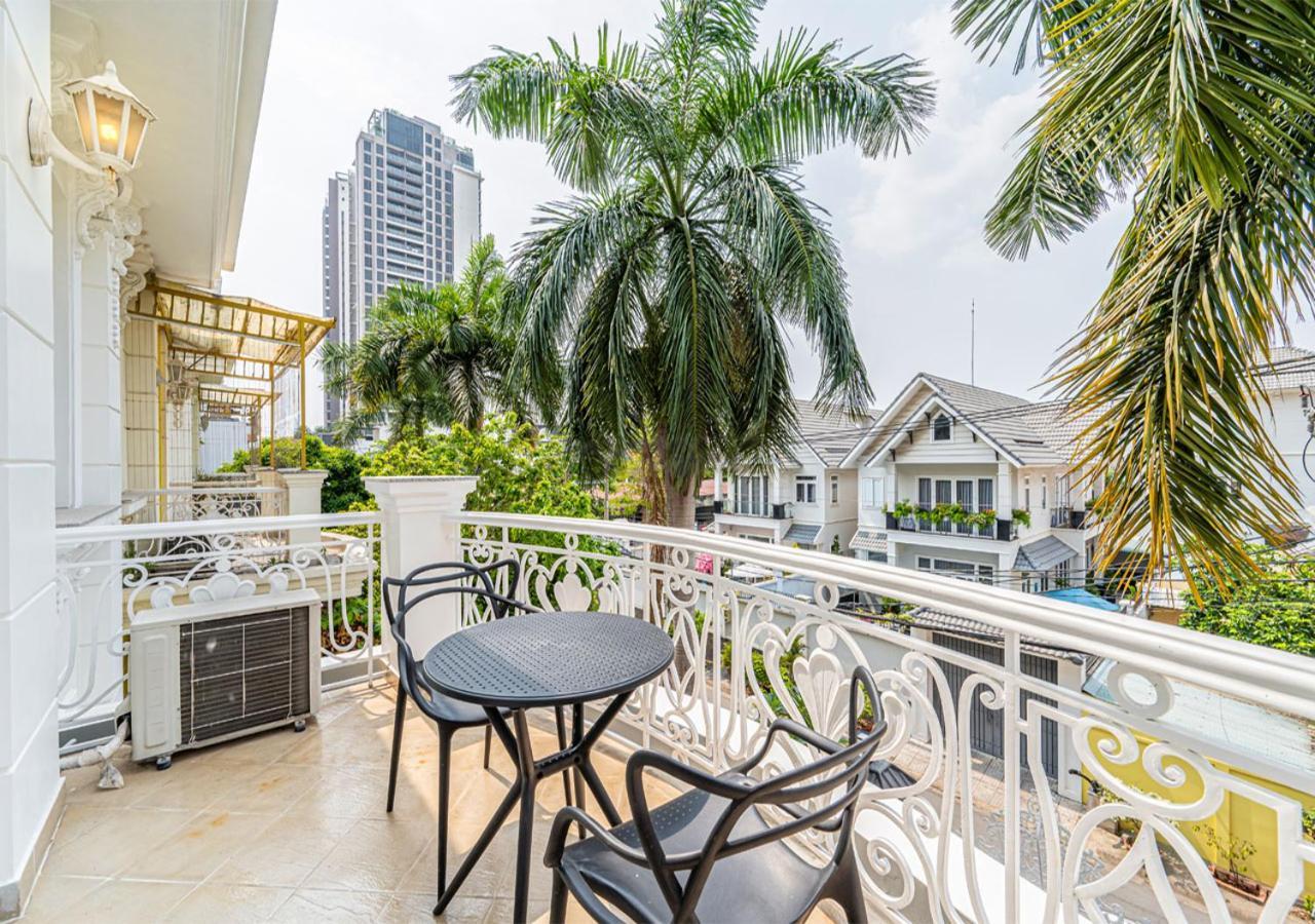 Luxury 4-bedroom With Private Pool & Billiards Table * Ho Chi Minh City