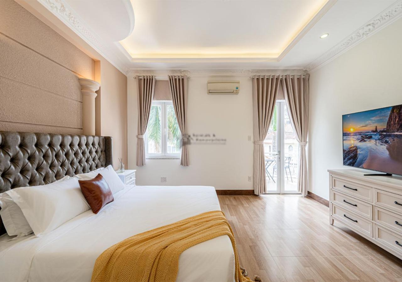 Luxury 4-bedroom With Private Pool & Billiards Table Ho Chi Minh City