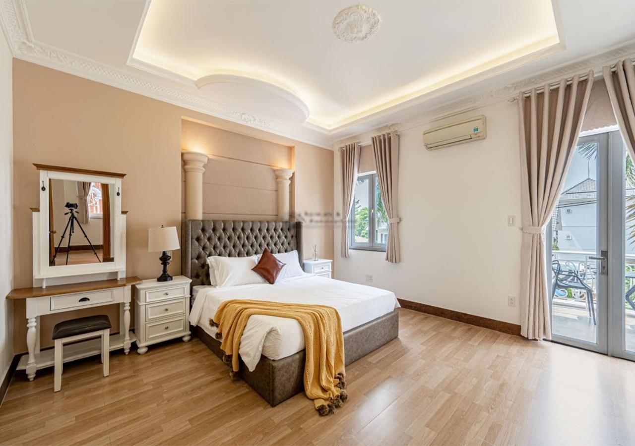 Luxury 4-bedroom With Private Pool & Billiards Table * Ho Chi Minh City