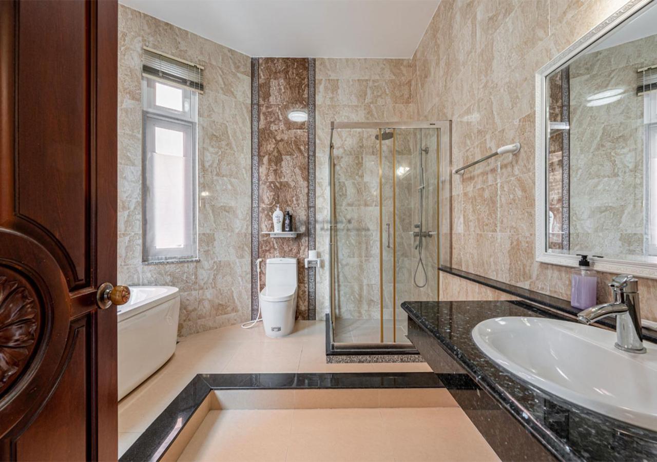 Villa Luxury 4-bedroom With Private Pool & Billiards Table Ho Chi Minh City