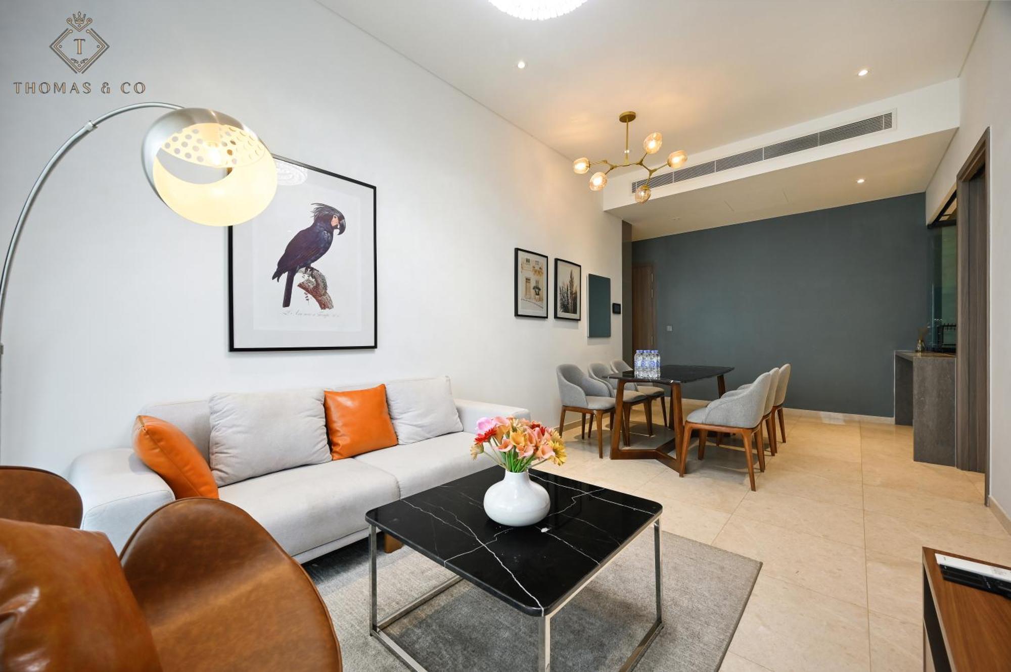The Fabulous Marq - Host By Thomas Apartment