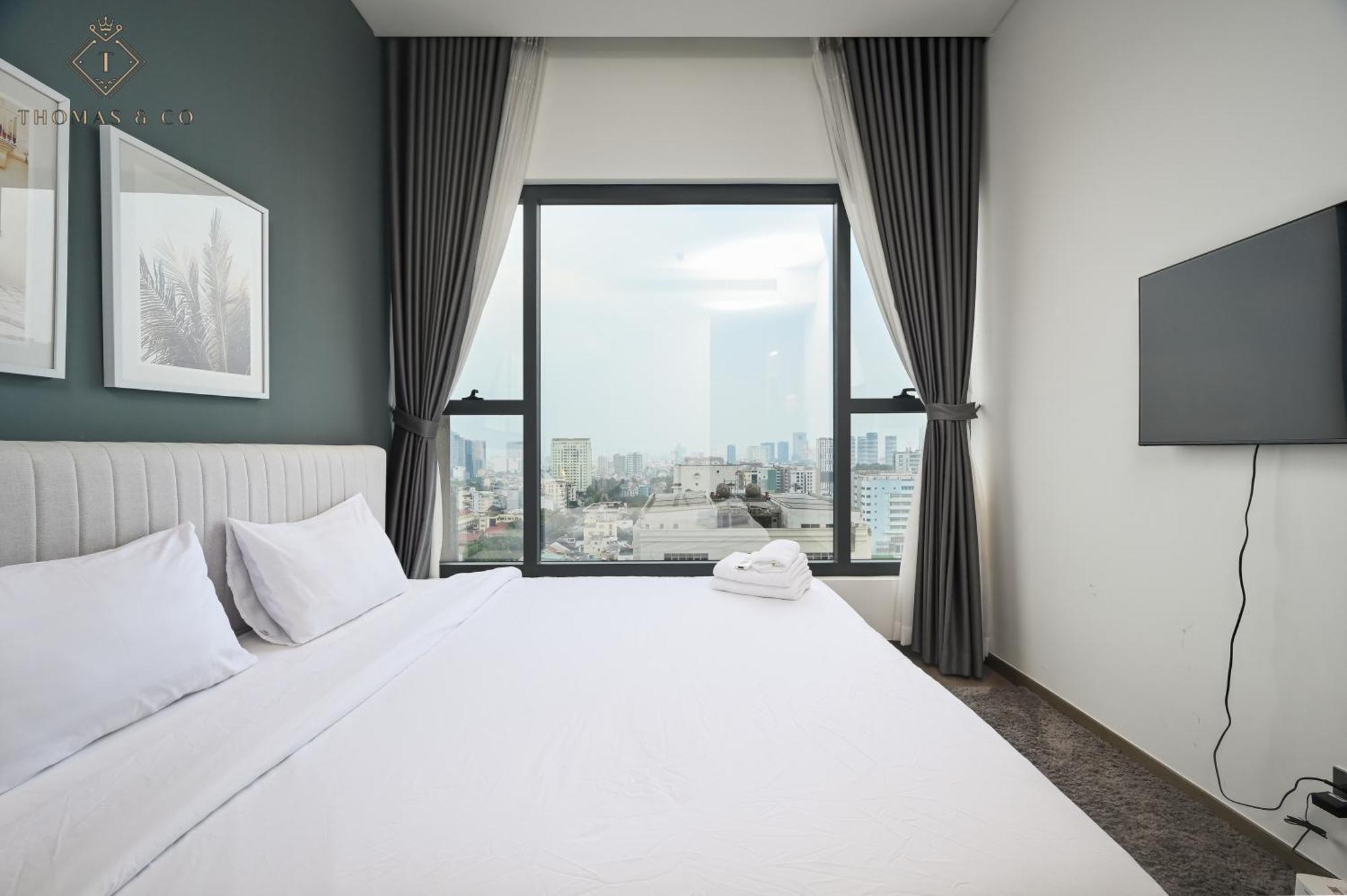 The Fabulous Marq - Host By Thomas Apartment