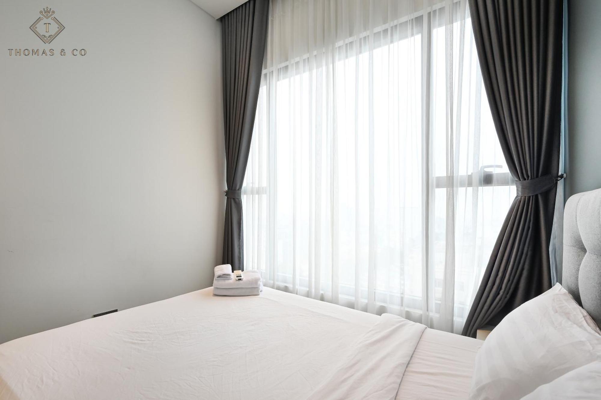 The Fabulous Marq - Host By Thomas Apartment
