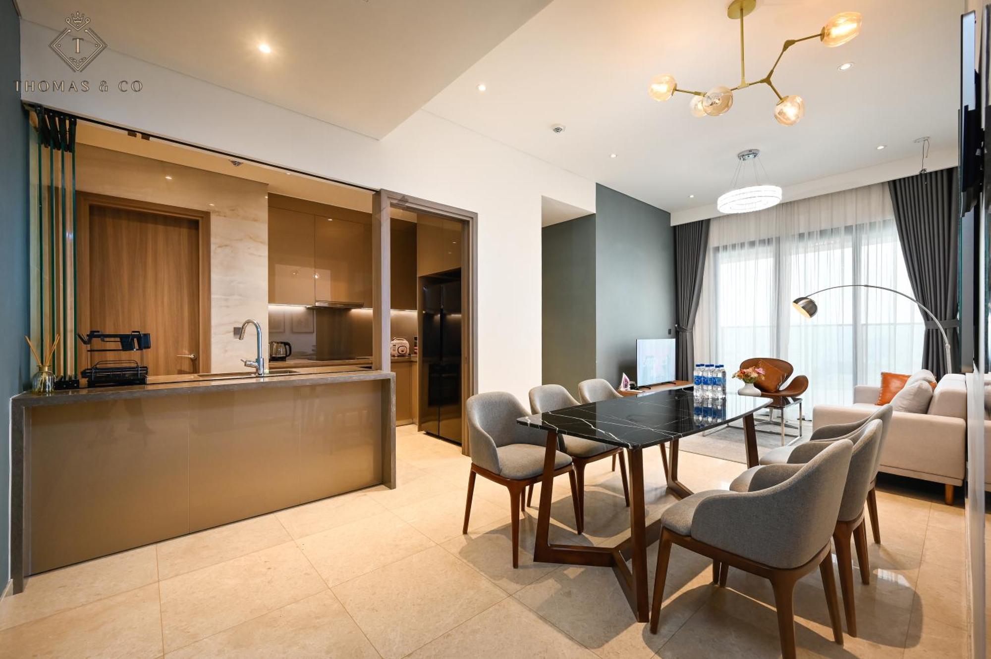 The Fabulous Marq - Host By Thomas * Ho Chi Minh City