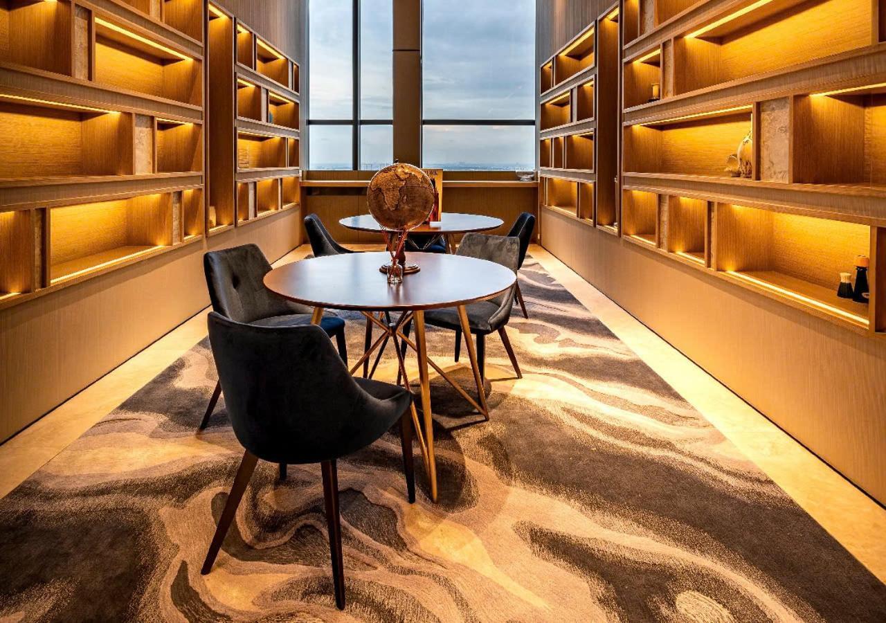 The Fabulous Marq - Host By Thomas Ho Chi Minh City
