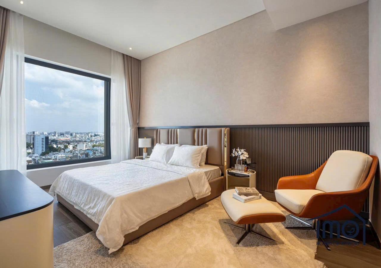 The Fabulous Marq - Host By Thomas Apartment