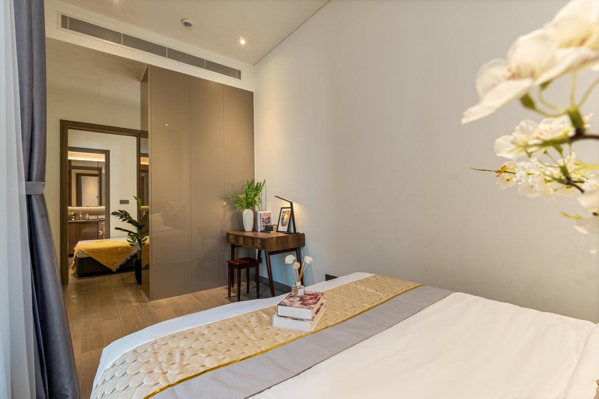 The Fabulous Marq - Host By Thomas * Ho Chi Minh City