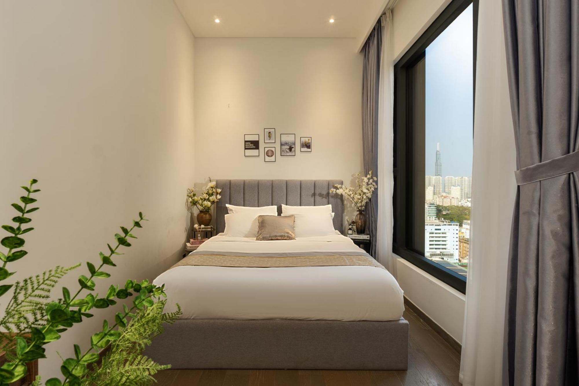 The Fabulous Marq - Host By Thomas Apartment