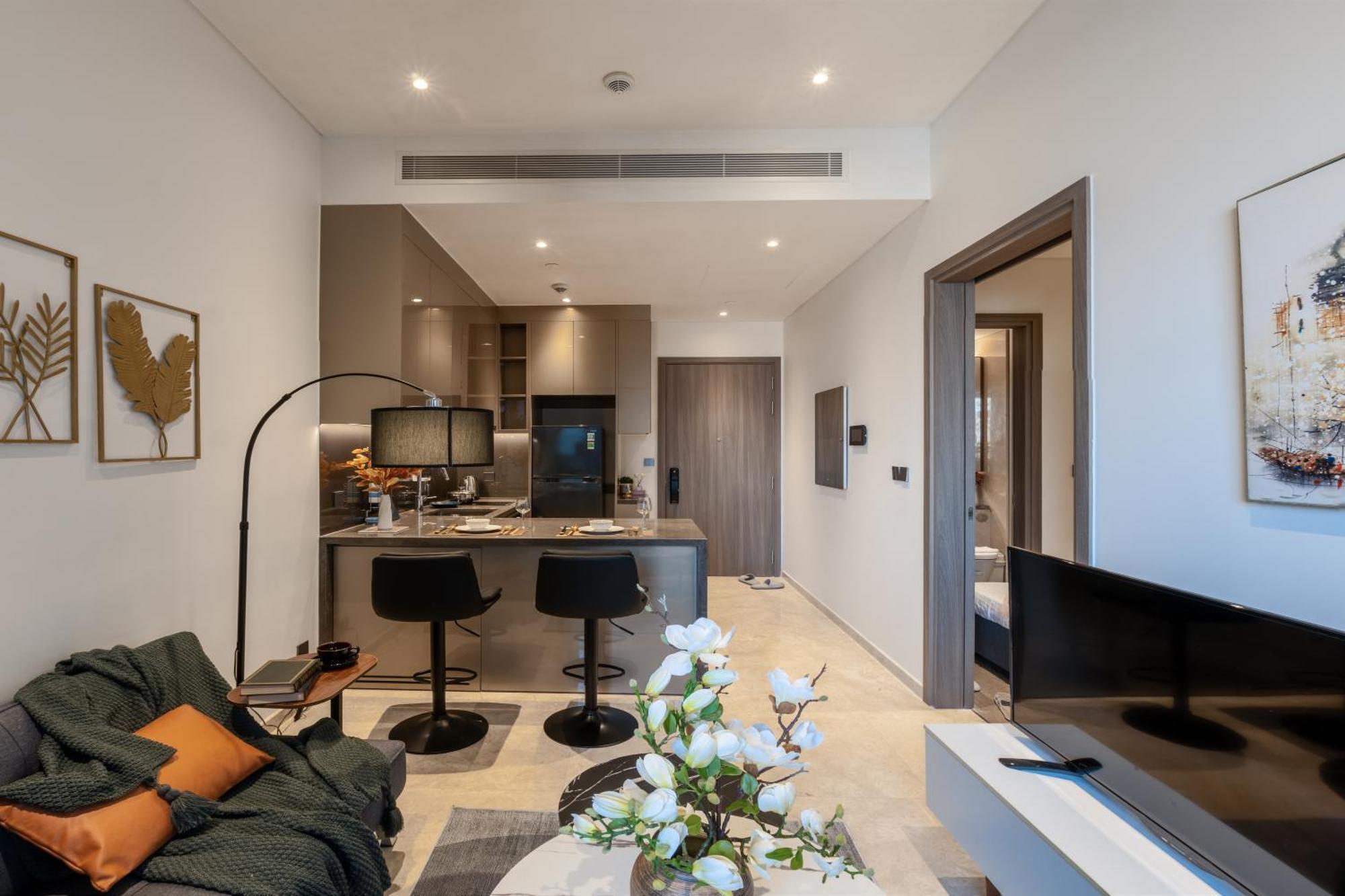 The Fabulous Marq - Host By Thomas Apartment *