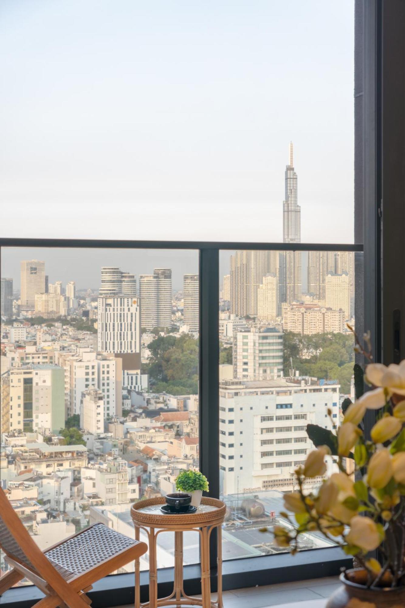 The Fabulous Marq - Host By Thomas Apartment