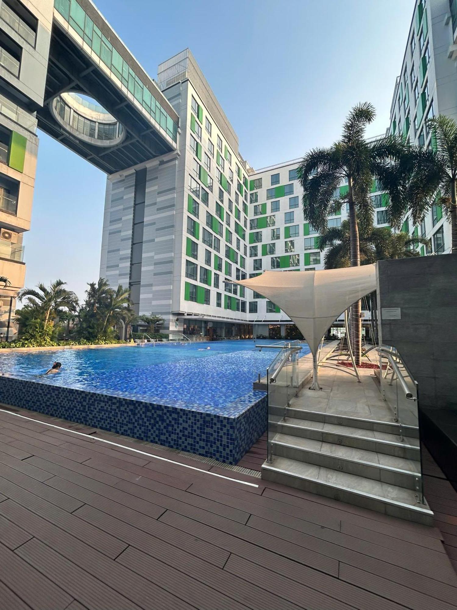 Republic Plaza Airpot Tan Son Nhat View San Bay *