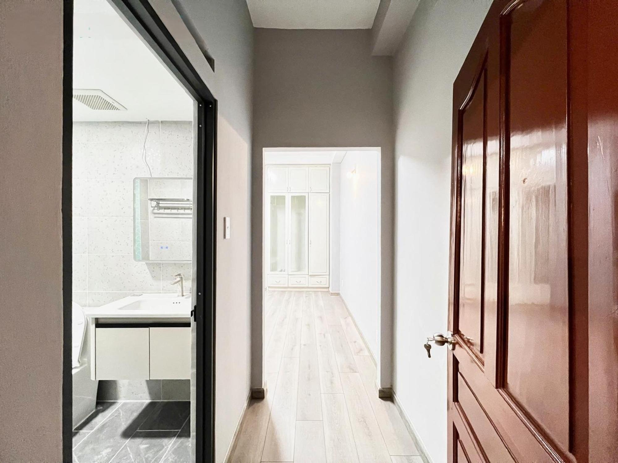 Lux Saigon Manhattan