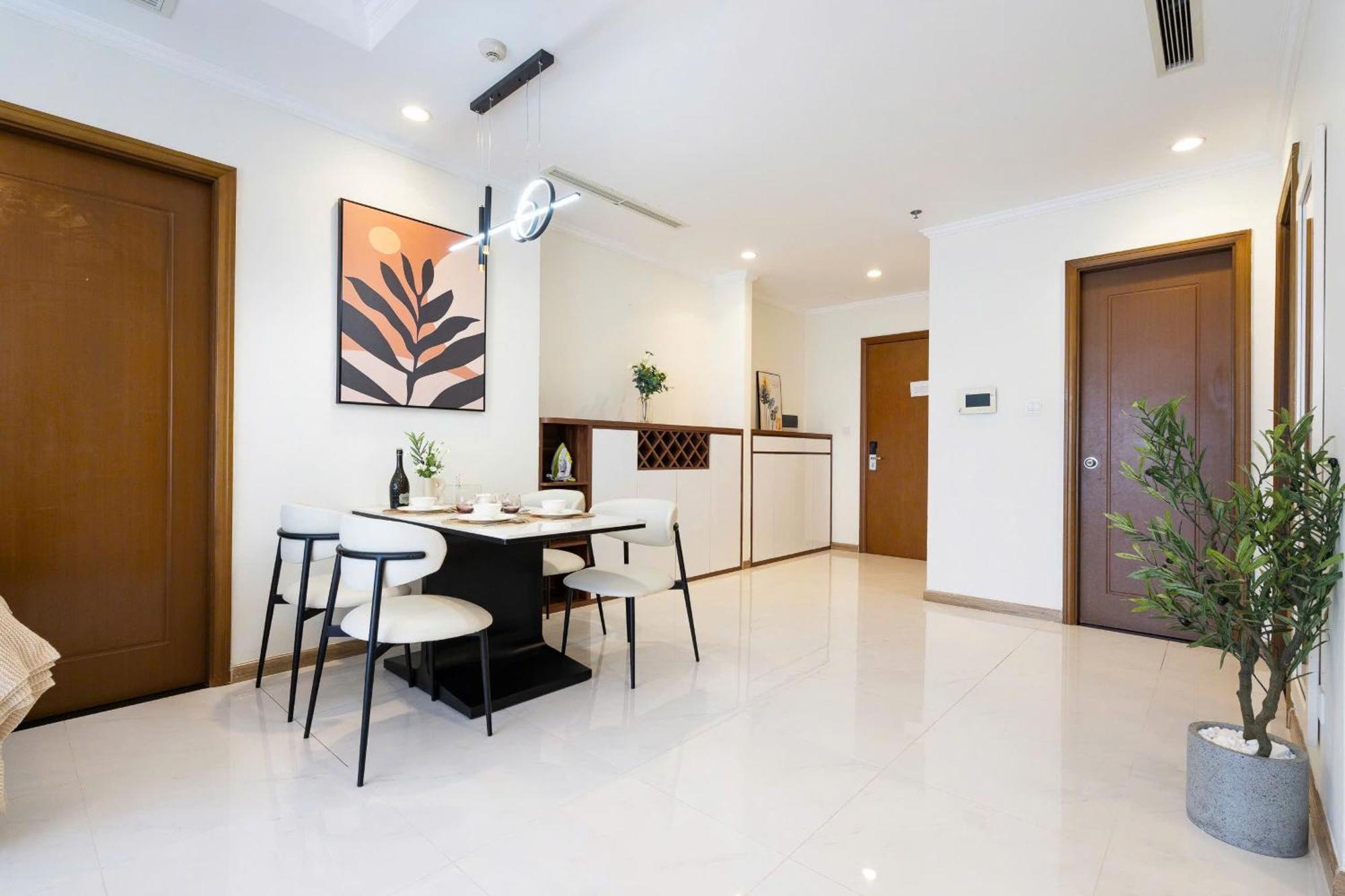 Apartment Peaceful Vinhomes Park - Landmark Ho Chi Minh City