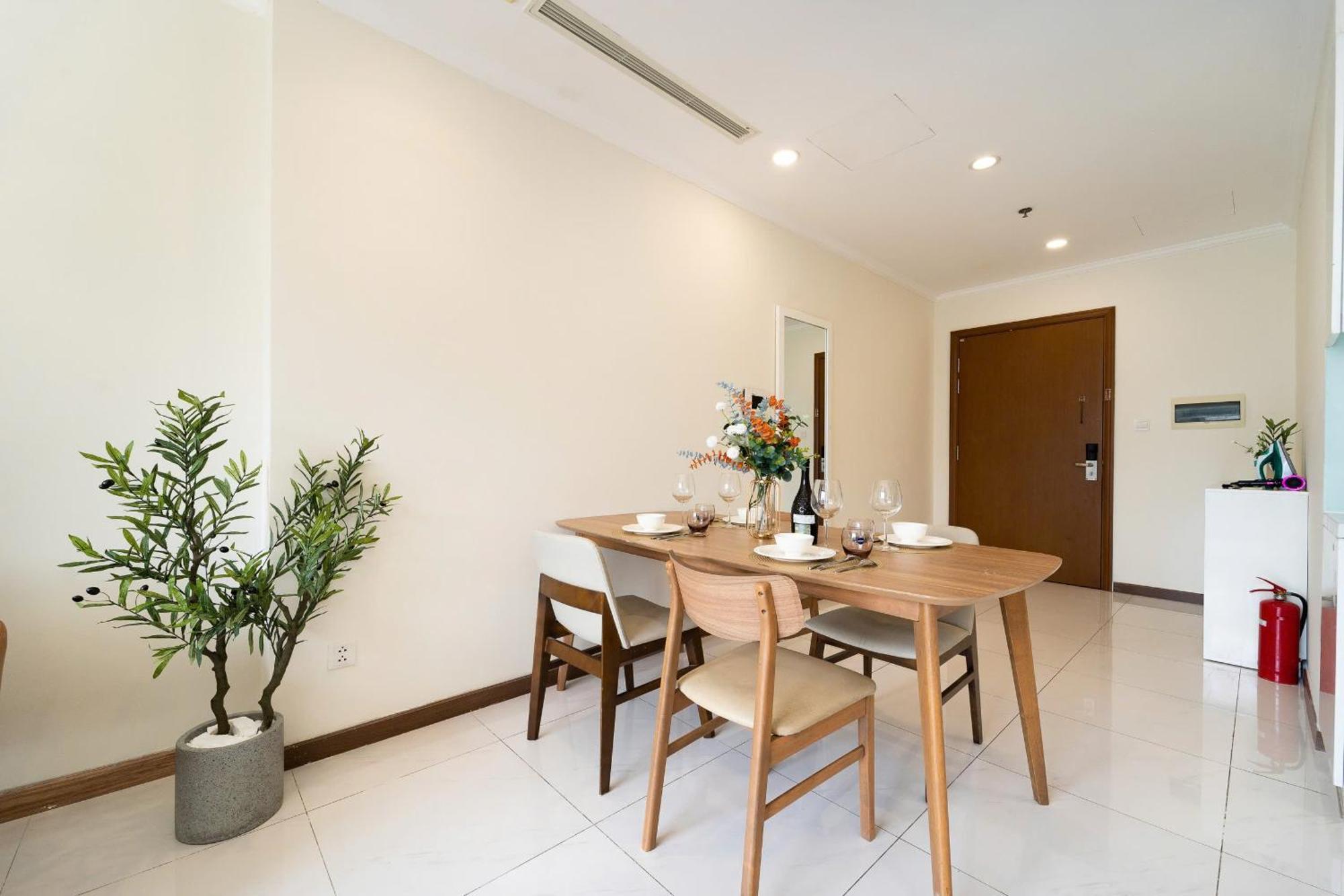 Apartment Peaceful Vinhomes Park - Landmark Ho Chi Minh City