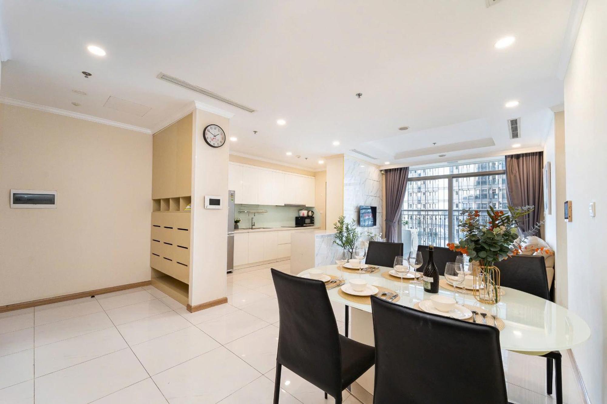 Apartment Peaceful Vinhomes Park - Landmark Ho Chi Minh City