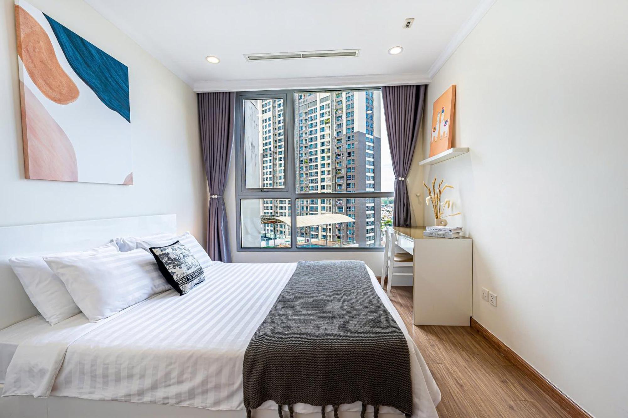 Apartment Peaceful Vinhomes Park - Landmark Ho Chi Minh City
